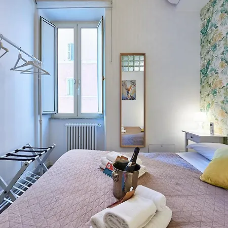 - Modern & Bright Apartment - 10 Min Colosseum - Metro San Giovanni-2